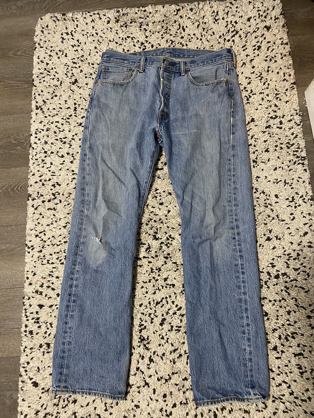 Levi's Levi Strauss & CO. Whitewash Ripped Jeans Size US 32 / EU 48 - 1 Thumbnail