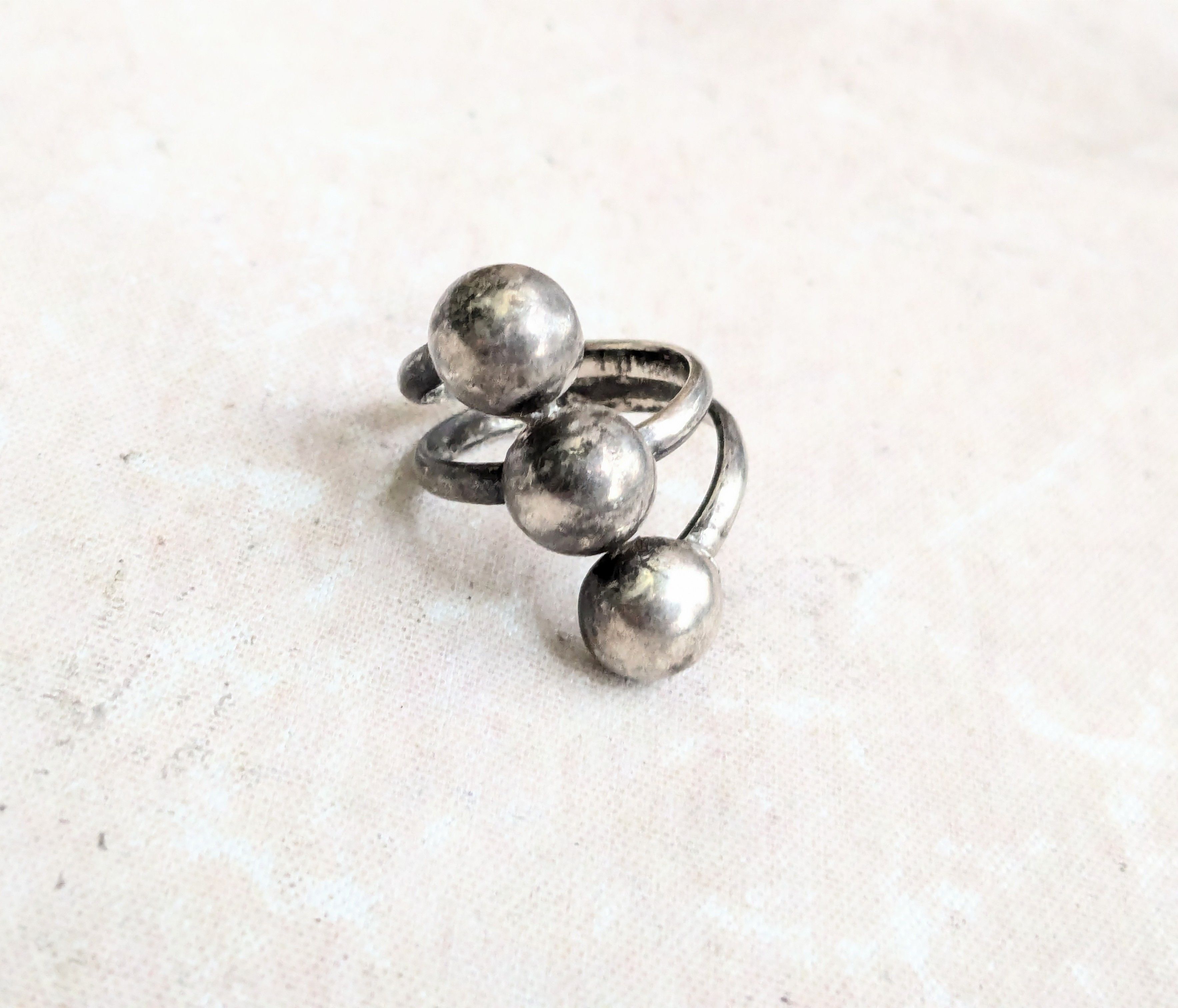 Sterling Silver Vintage Sterling Silver Ring 7.75 Modern Round Size ONE SIZE - 1 Thumbnail