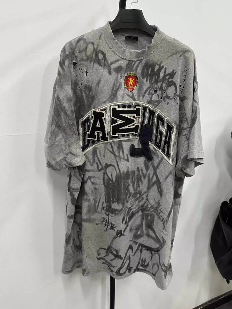 Balenciaga Balenciaga Graffiti printed monogrammed crewneck pullover Size US L / EU 52-54 / 3 - 1 Thumbnail