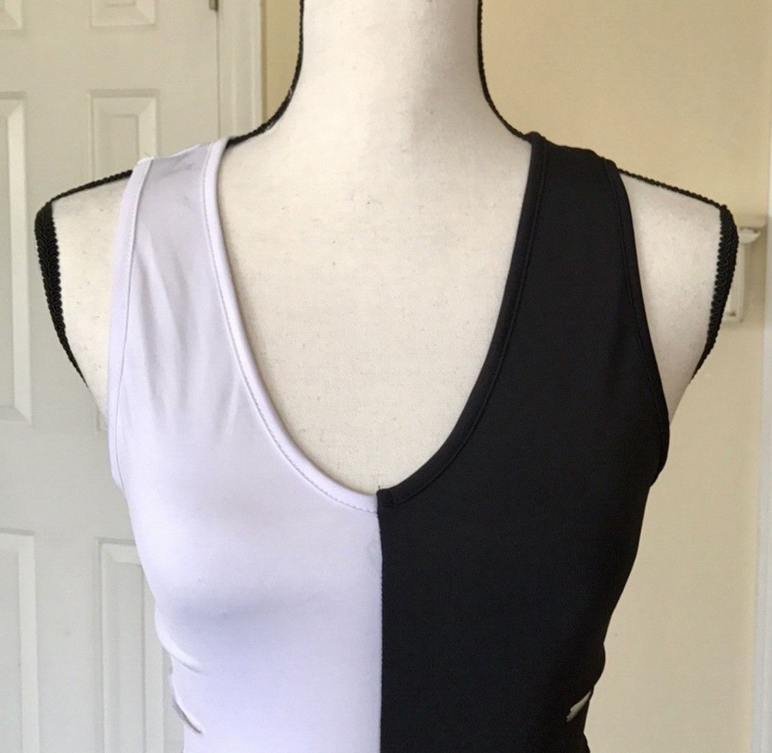 Other BODY CENTRAL PLUNGE SIDE LADDER CUT OUT BODYCON DRESS SIZE S Size S / US 4 / IT 40 - 3 Thumbnail