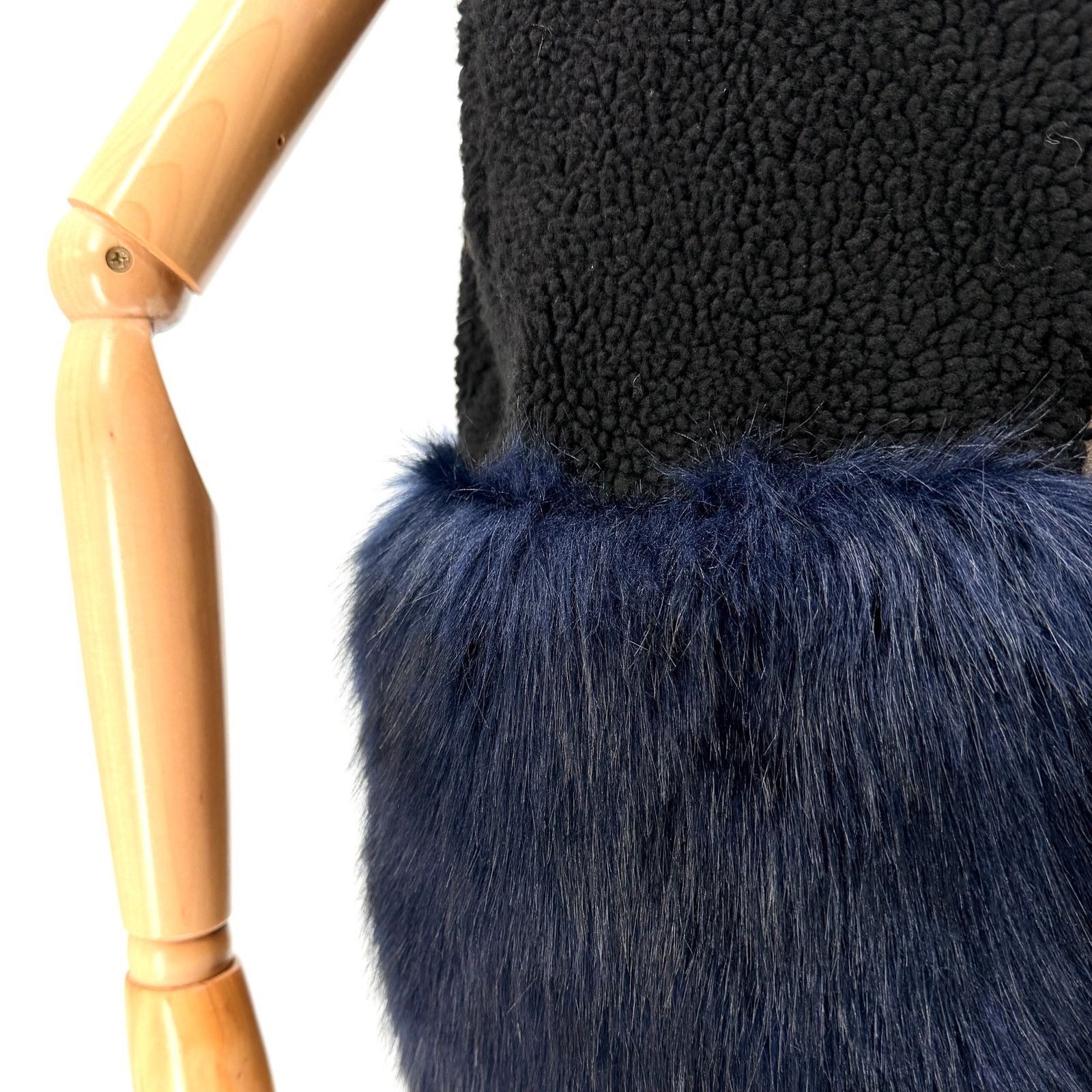Saks Fifth Avenue Saks Fifth Avenue Black Blue Sherpa Faux Fur Open Front Vest Size L / US 10 / IT 46 - 2 Thumbnail