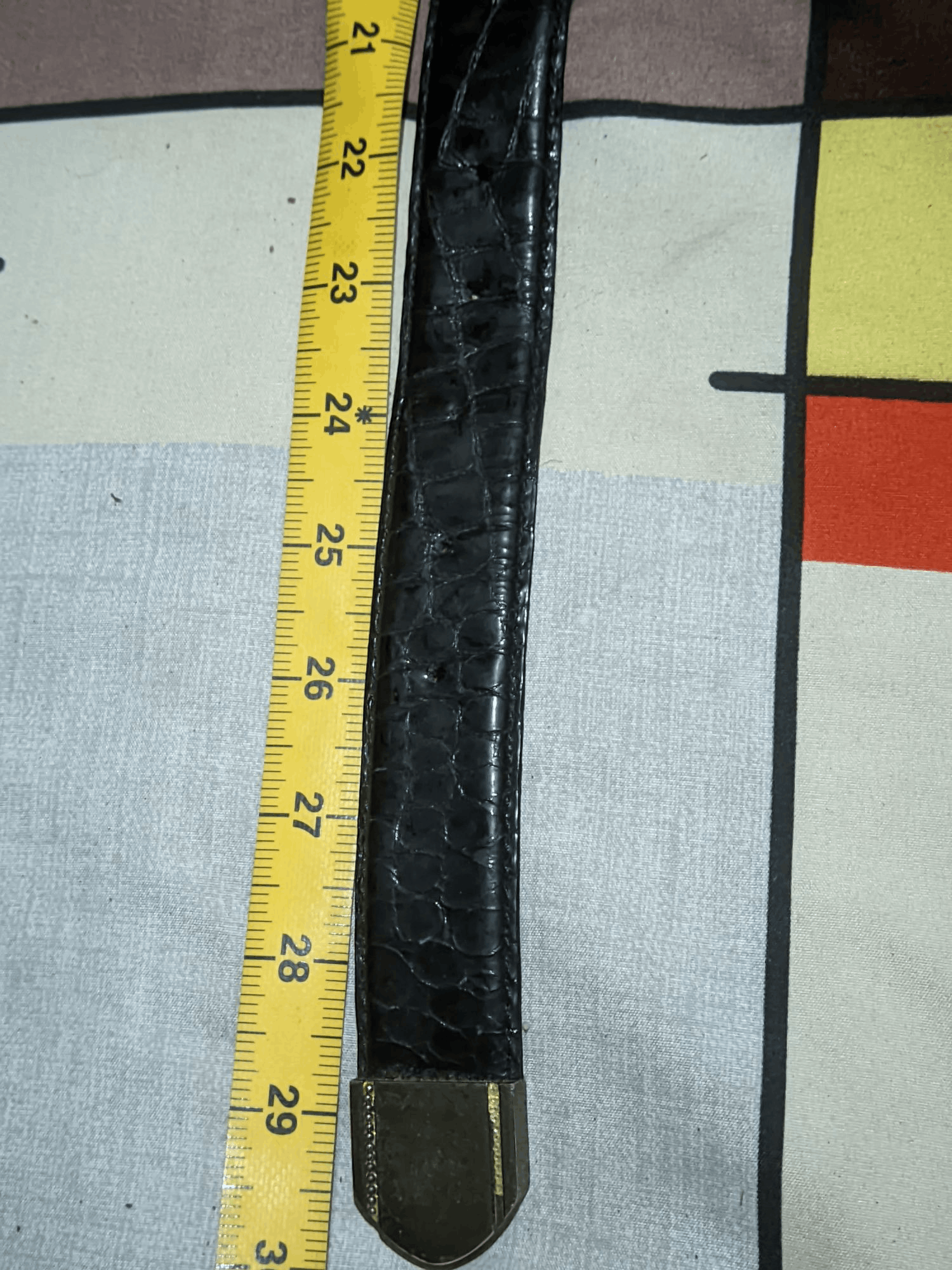 Designer × Japanese Brand Black leather belt with a crocodile print gold-tone buckle Size ONE SIZE - 8 Thumbnail