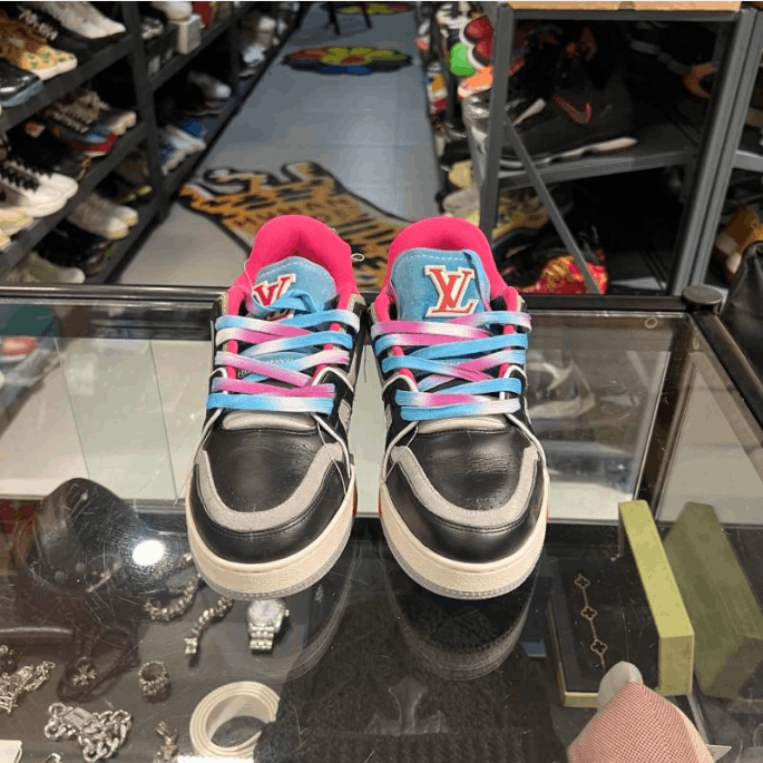 Louis Vuitton Louis Vuitton low-top sneakers Size US 7 / EU 40 - 2 Thumbnail