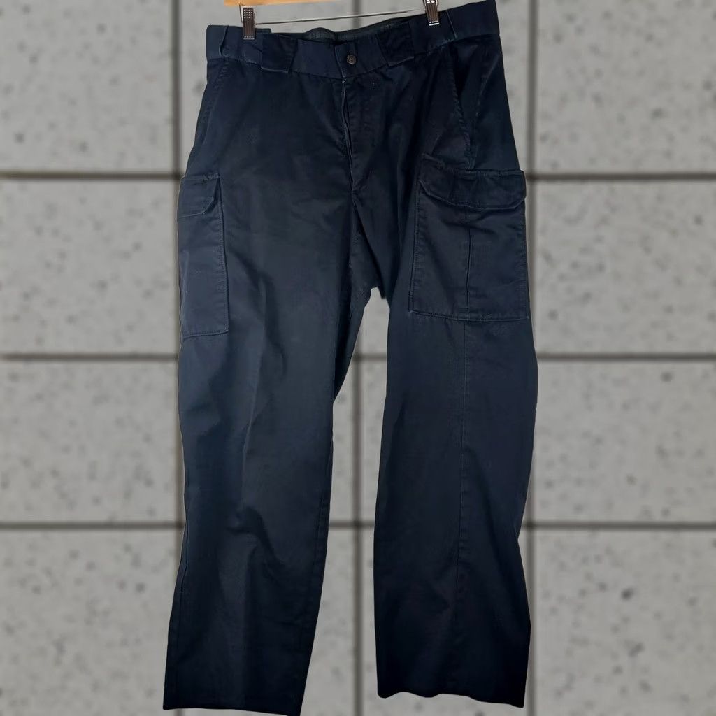 Vintage 5.11 Tactical Cargo Pants Men 36 Black Cotton Canvas Cargo Pocket Straight Leg Flat Front Mid Rise Workwear Uniform Mens Regular 5.11 Taclite Pro Size US 36 / EU 52 - 1 Thumbnail