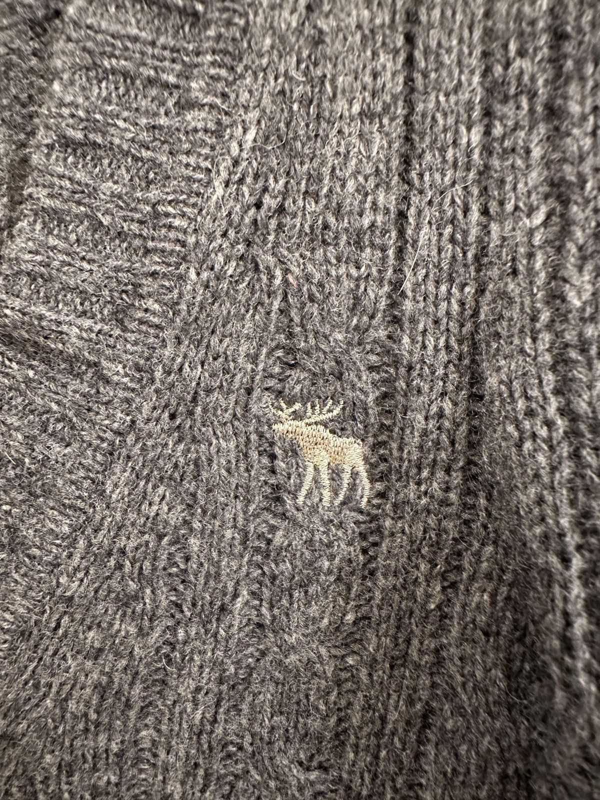 Abercrombie & Fitch Women’s Abercrombie & Fitch Gray, V-neck Sweater, size S Size S / US 4 / IT 40 - 2 Thumbnail