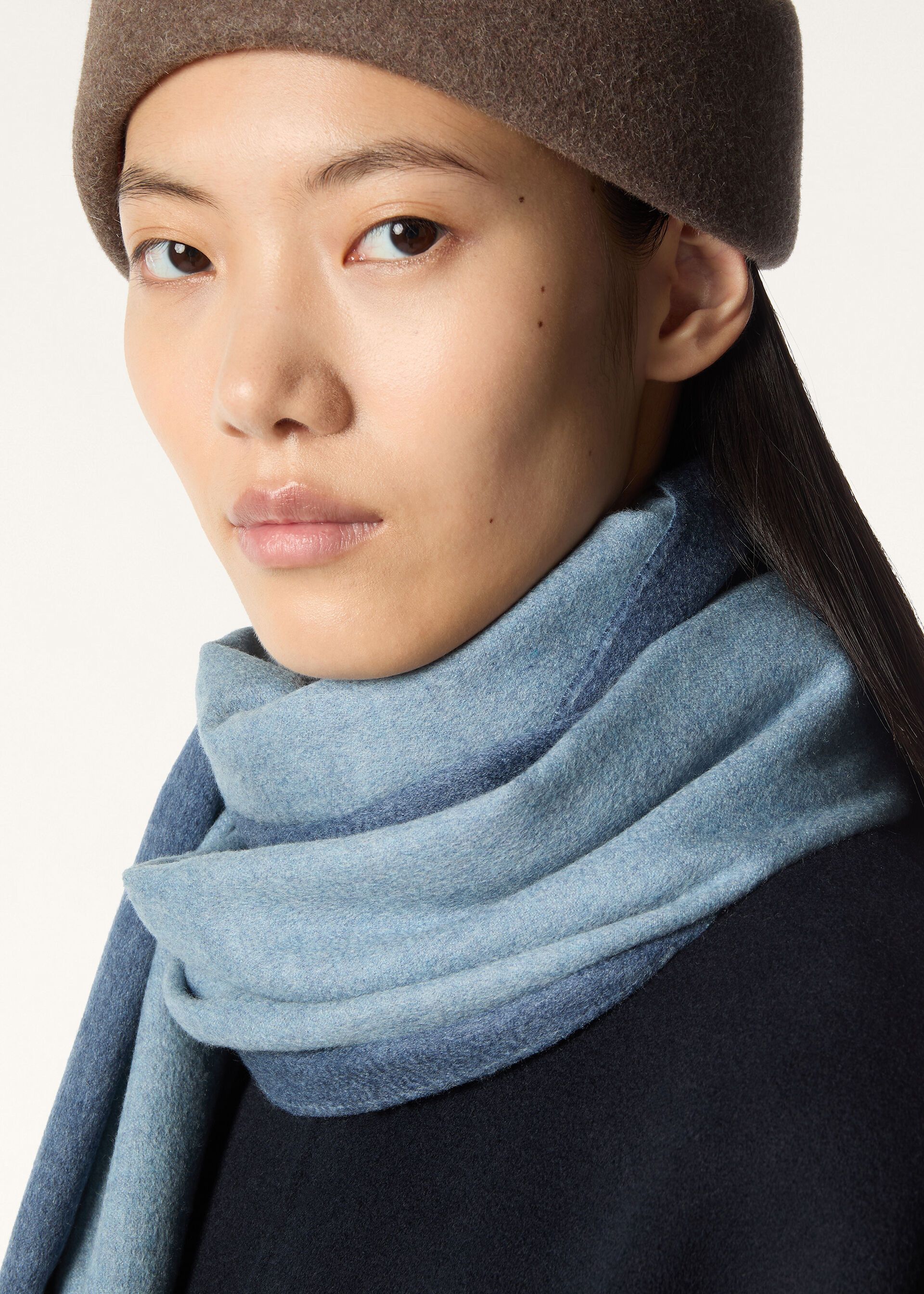Loro Piana os11x0426 FAI0988 Size: OS / Two-Tone Scarf in Blue Size ONE SIZE - 4 Thumbnail