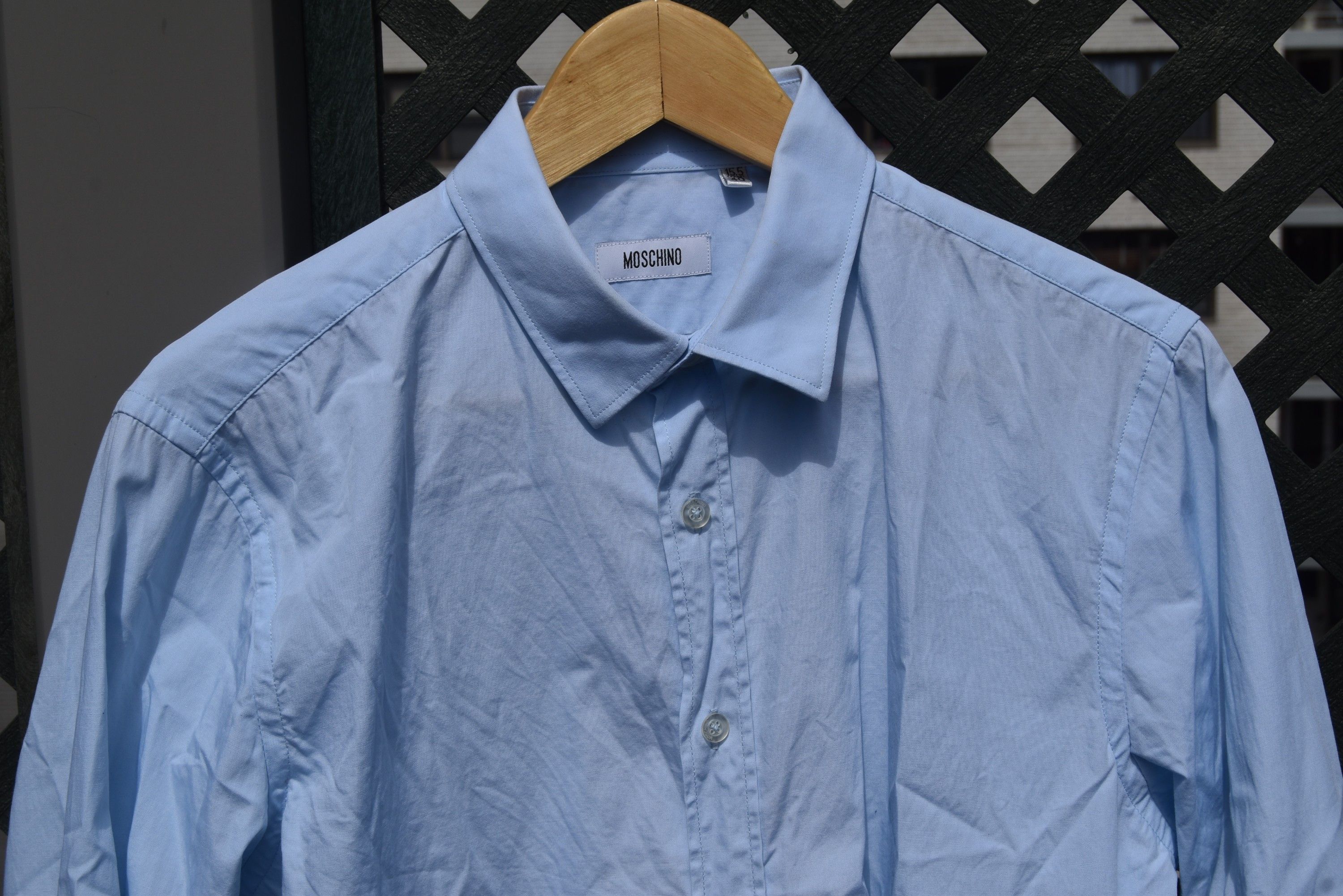 Moschino Moschino heart embroidered logo light blue poplin shirt Size US M / EU 48-50 / 2 - 1 Thumbnail