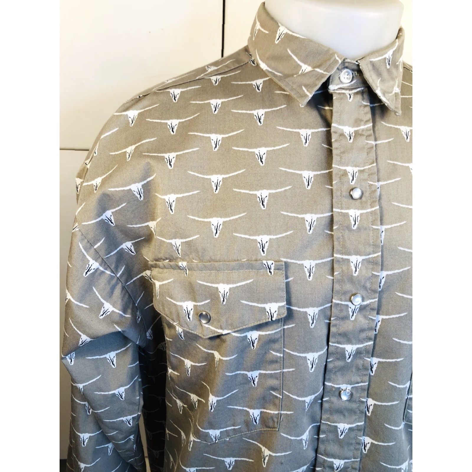Vintage PANHANDLE SLIM Western Rockabilly Lg. LONGHORN SKULL Cowboy PEARL SNAP Shirt Men L Brown Slimming Long Sleeve Snap Button-Up Size US L / EU 52-54 / 3 - 2 Thumbnail