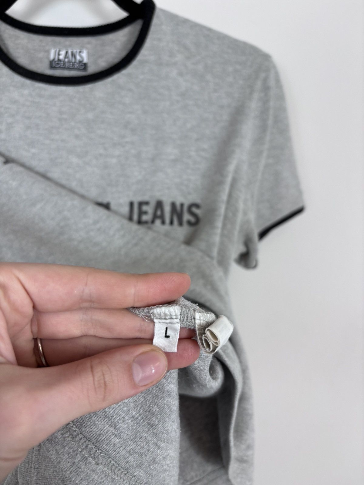 Iceberg Vintage Iceberg Jeans Women’s Big Logo Grey T-Shirt Tee Size L / US 10 / IT 46 - 13 Thumbnail