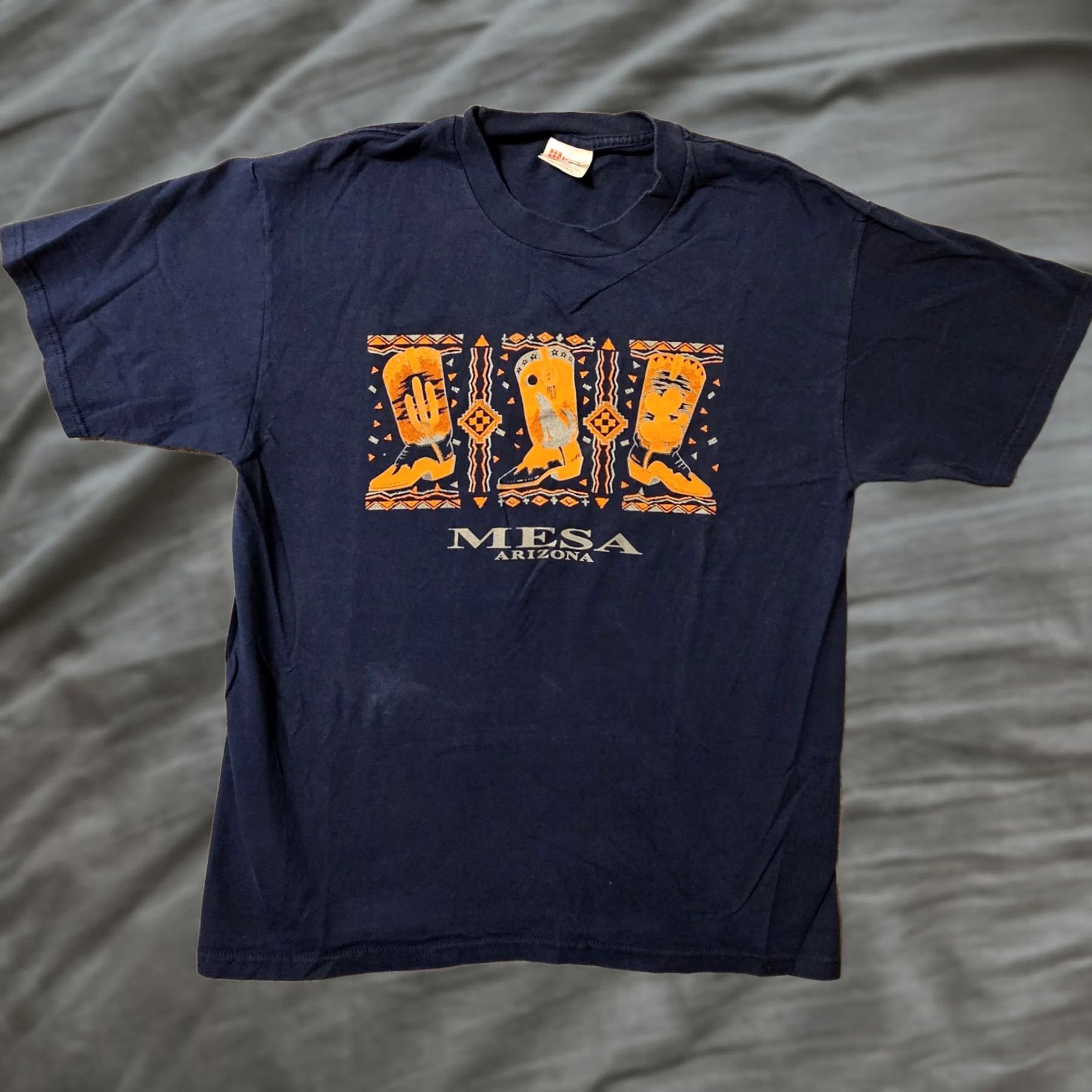 Hanes VINTAGE Hanes Mesa Arizona Cowboy Boots Graphic T-Shirt Navy Blue Mens Large Size US L / EU 52-54 / 3 - 1 Thumbnail
