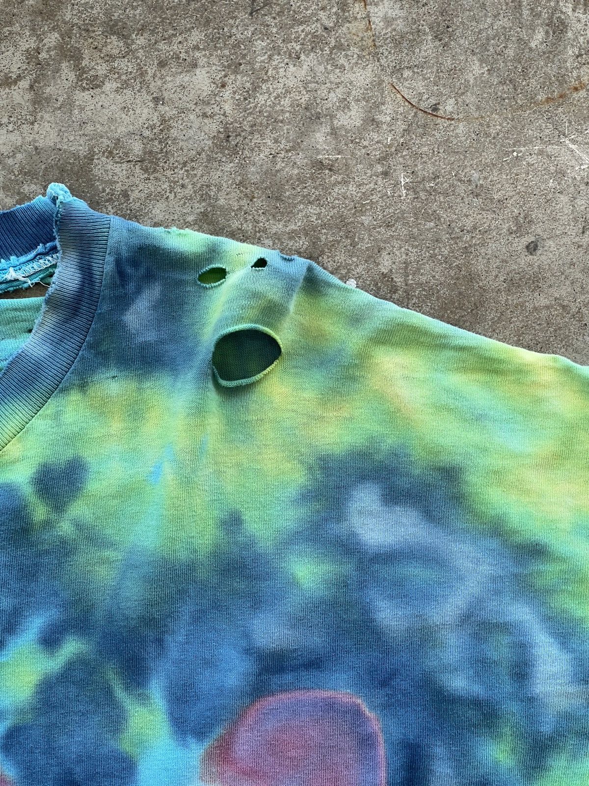 Vintage Vintage 90s Thrashed Heat Spot Tie Dye Patterned Tee 2XL Size US XXL / EU 58 / 5 - 6 Thumbnail
