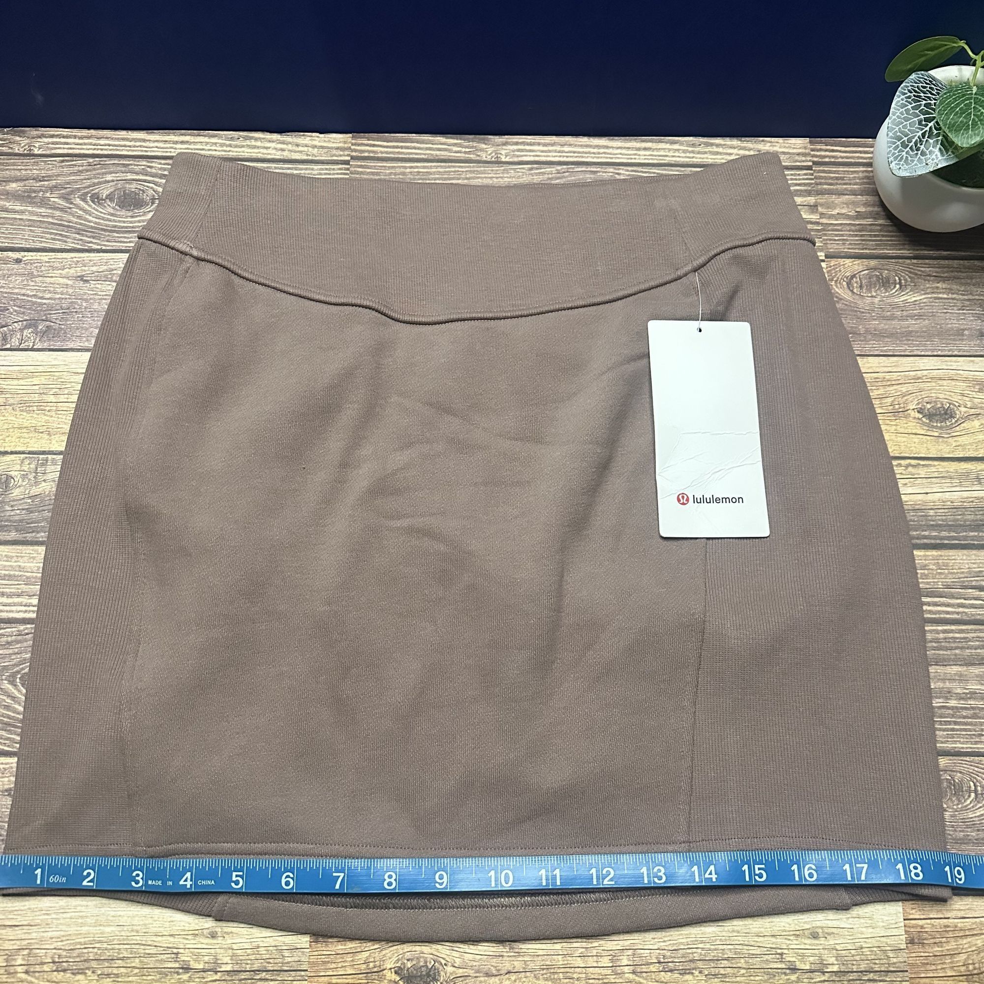Lululemon Lululemon Scuba High Rise Mini Skirt NWT Size Large (TPTC) Size 32" / US 10 / IT 46 - 5 Thumbnail