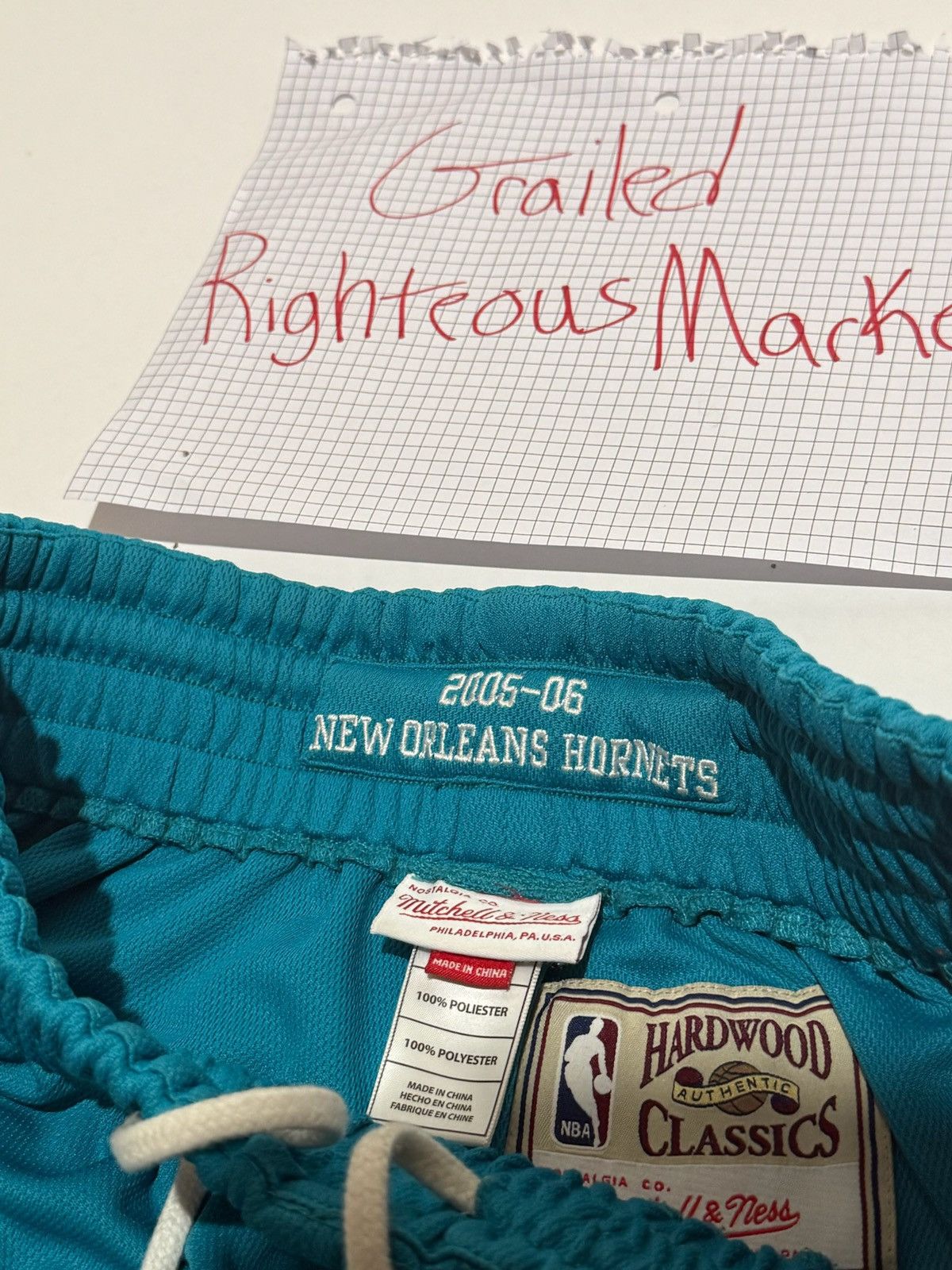 Mitchell & Ness 2005-2006 New Orleans Hornets Shorts Size US 34 / EU 50 - 3 Thumbnail