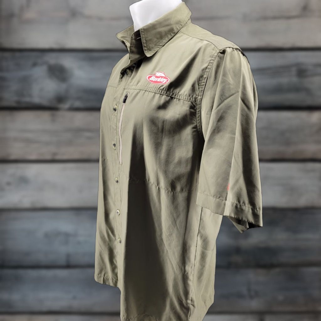 Vintage Berkley Shirt Mens Medium Green Button Down Vented Fishing Nylon Shirt Men's Button-Up Short Sleeve Fishing Nylon Green Berkley Size US M / EU 48-50 / 2 - 1 Thumbnail