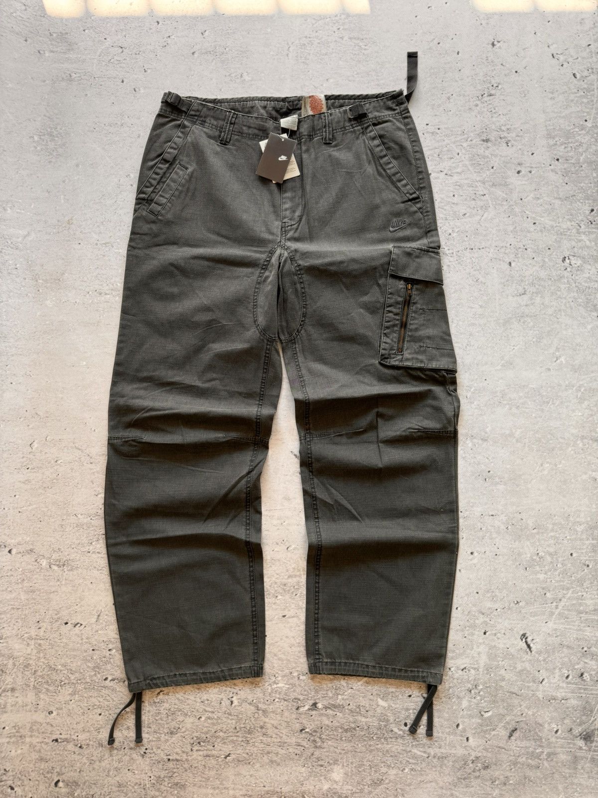 Nike × Vintage NIKE VINTAGE CARGO BASIC LOGO OVERSIZE BAGGY PANTS Size US 34 / EU 50 - 1 Thumbnail
