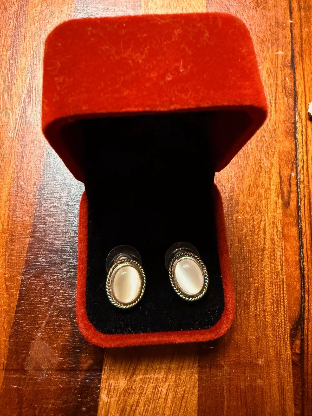 Other Vintage Oval Mother of Pearl Earrings – Classic Silver Tone Size ONE SIZE - 1 Thumbnail