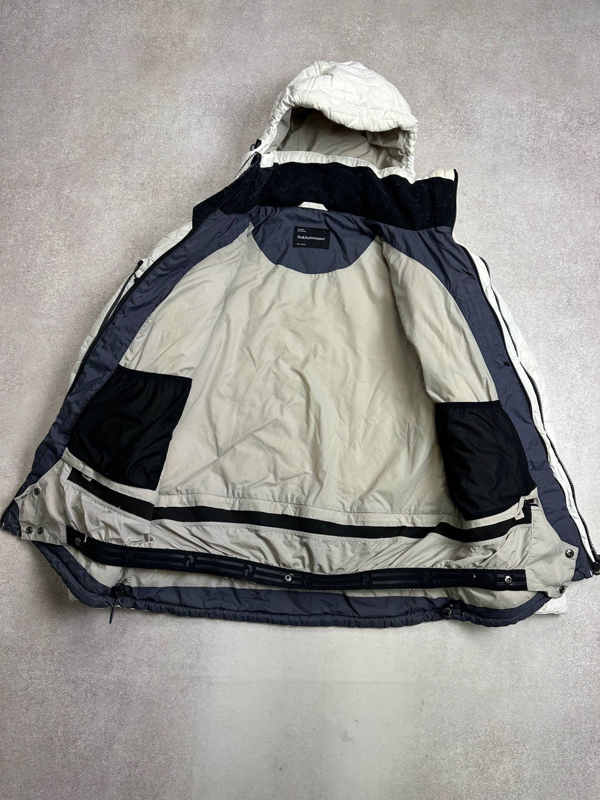 Peak Performance Peak Performance Light White Goose Puffer Jacket Mens L Size US L / EU 52-54 / 3 - 8 Thumbnail