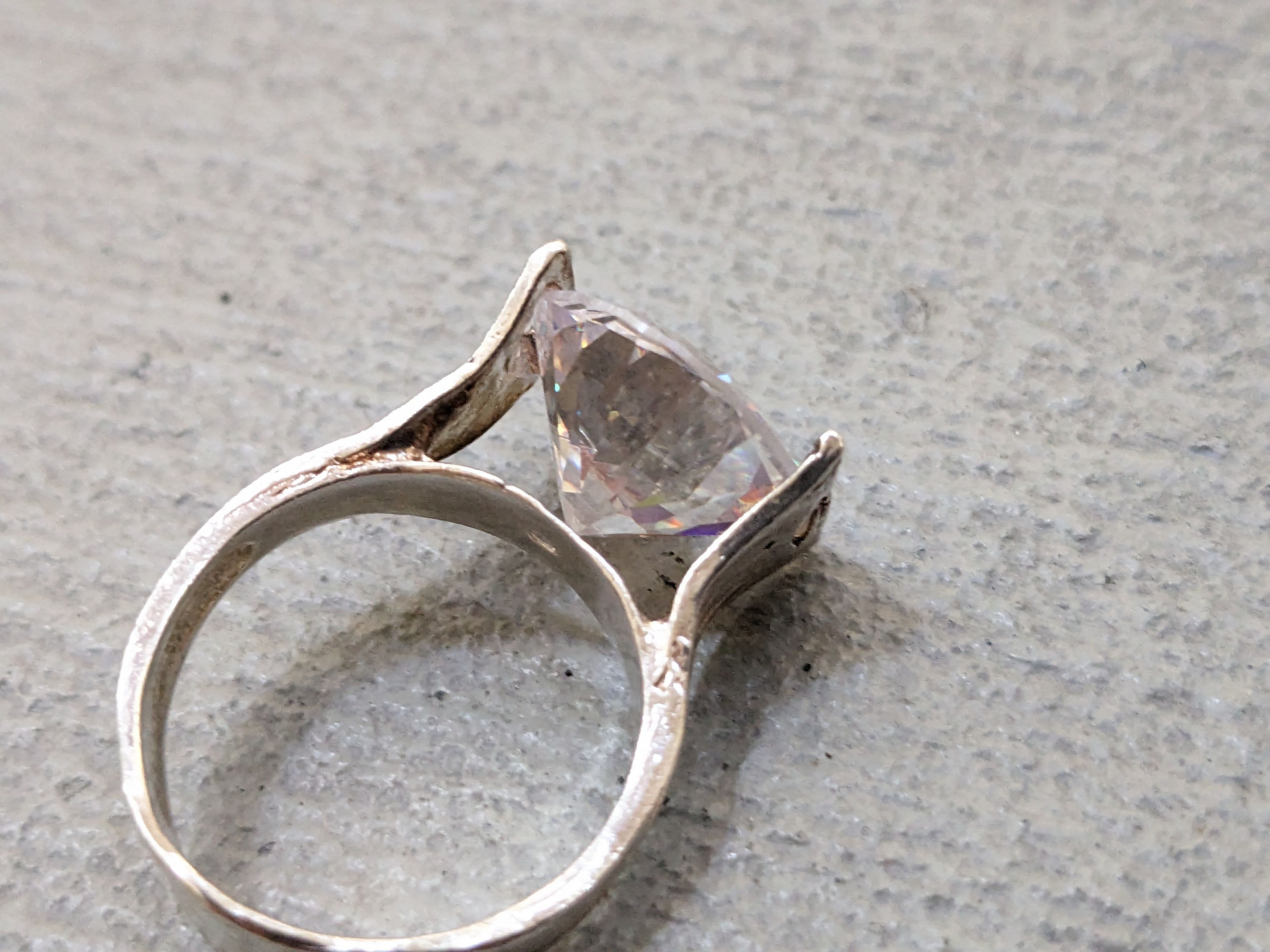 Jewelry Vintage Sterling Silver Ring Size 8 Modern Clear CZ Round Size ONE SIZE - 5 Thumbnail