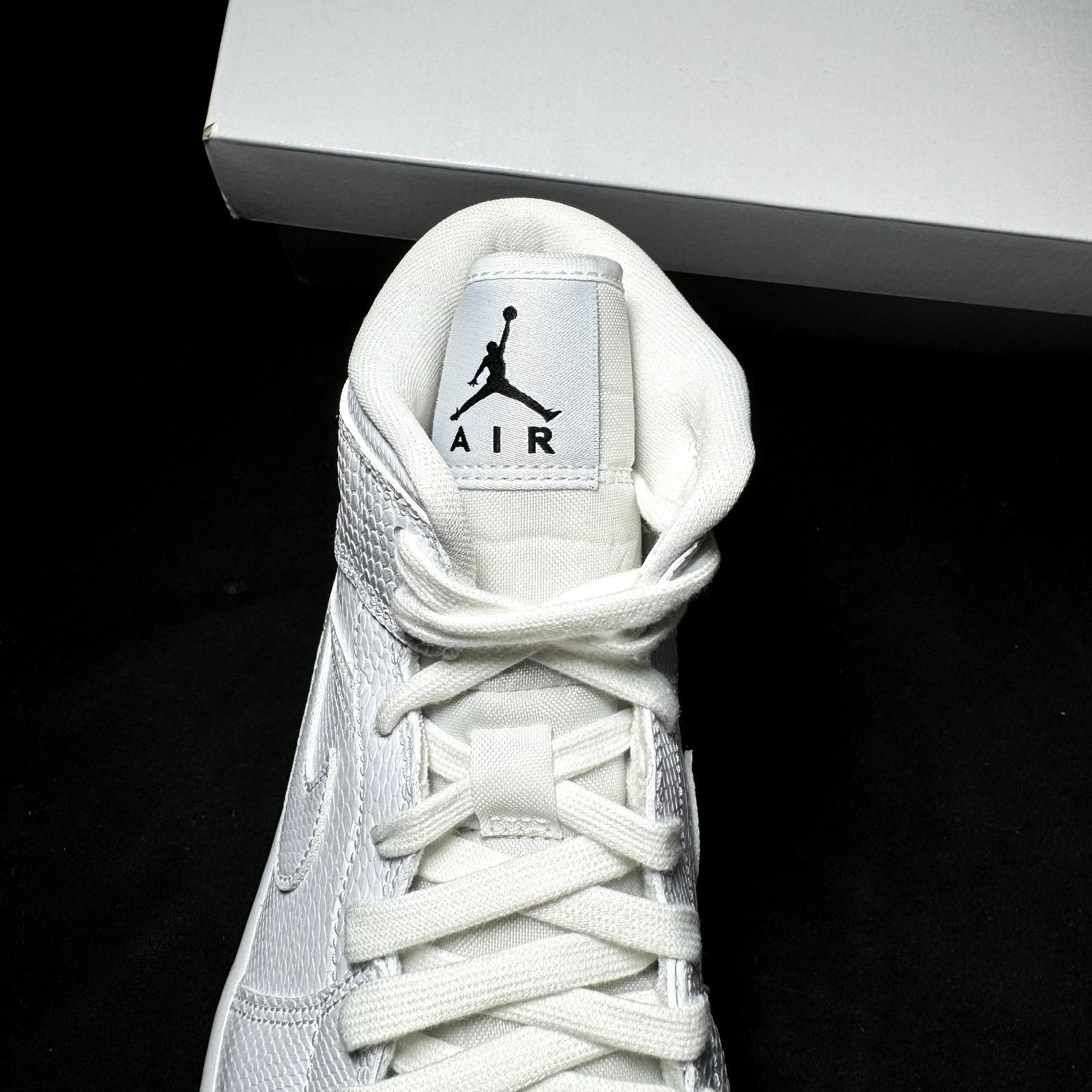 Jordan Brand × Nike Size 10 - Nike Air Jordan 1 Mid White Snakeskin 2020 Size US 10 / IT 40 - 6 Thumbnail