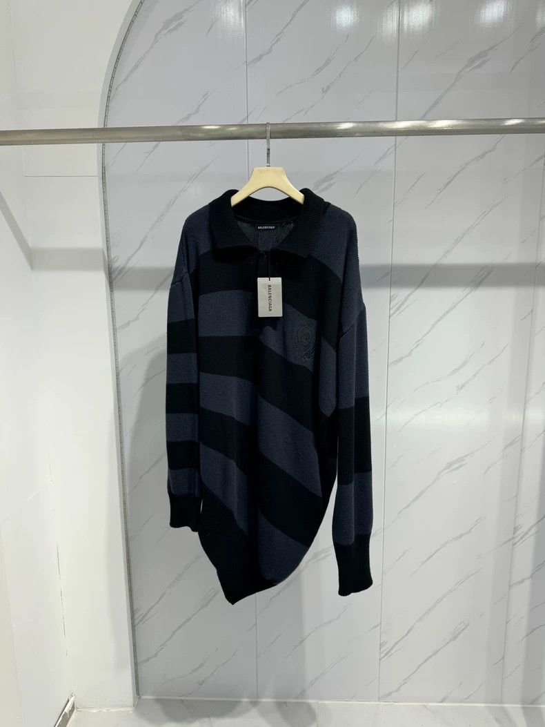 Balenciaga Balenciaga Asymmetric Crown Wheat Sweater Size US M / EU 48-50 / 2 - 1 Thumbnail
