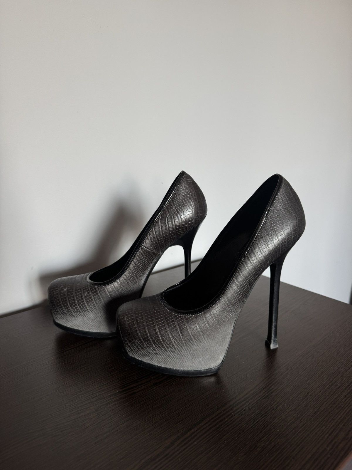 Yves Saint Laurent YSL Yves Saint Laurent Tribtoo105 Embossed Snake Pumps Shoes Size US 8 / IT 38 - 3 Thumbnail