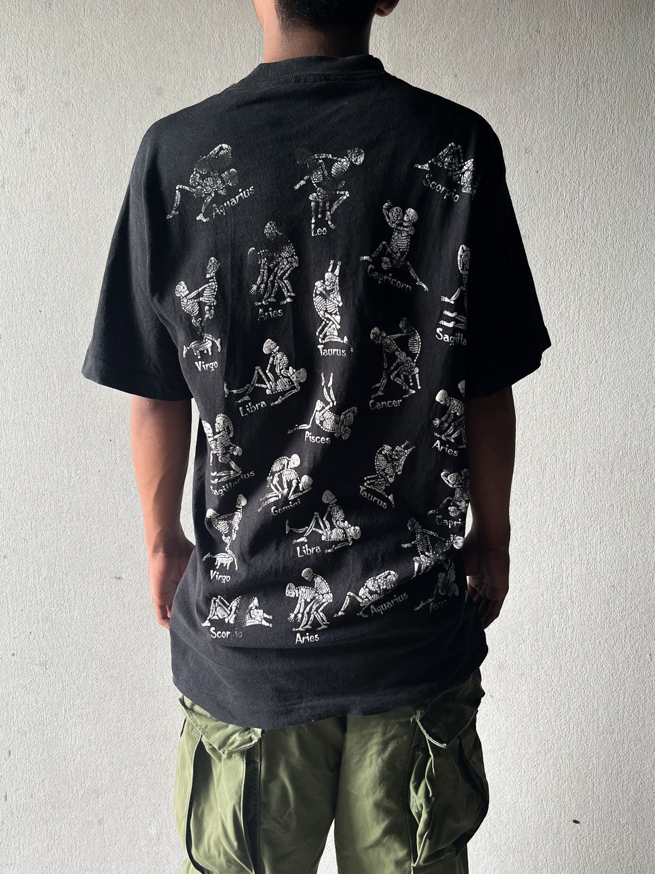 Vintage Vintage ©1995’s Skeleton Zodiac S*x Position tshirt Size US M / EU 48-50 / 2 - 5 Thumbnail