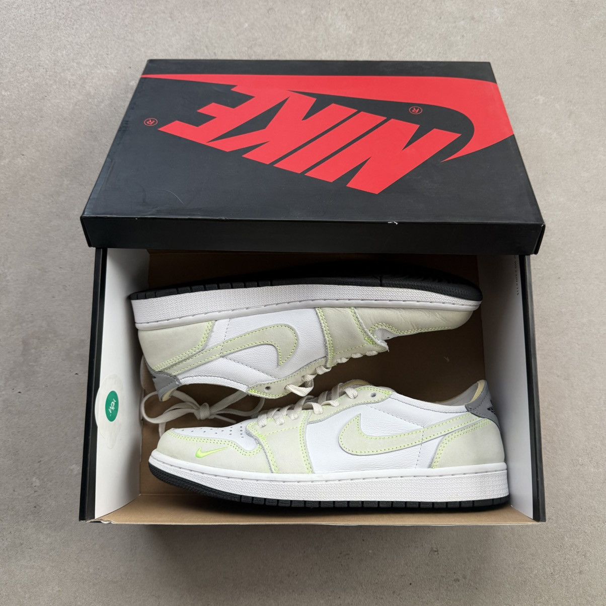 Nike Air Jordan 1 Low OG Ghost Green DM7837-103 Size US 9 / EU 42 - 7 Thumbnail