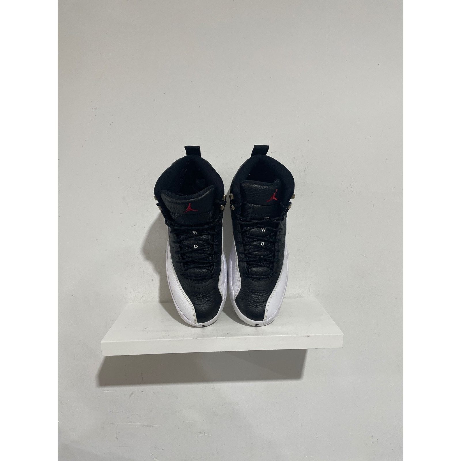 Nike NIKE JORDAN 12 PLAYOFFS 2022 SIZE 11 PREOWNED Size US 11 / EU 44 - 4 Thumbnail