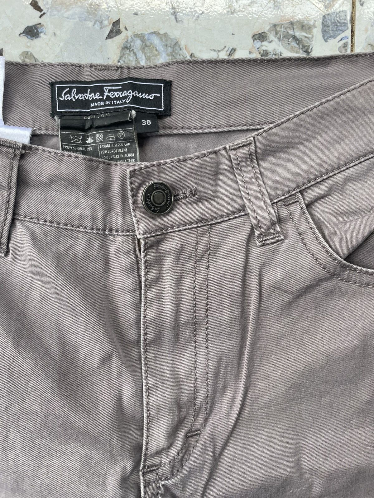 Salvatore Ferragamo Salvatore Ferragamo Gancini Print Pants Size US 38 / EU 54 - 2 Thumbnail