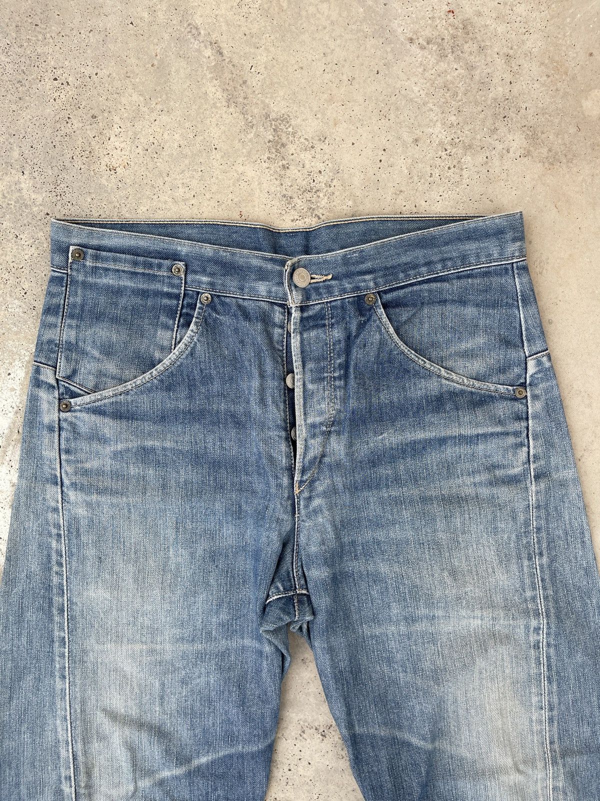 Levi's × Levi's Vintage Clothing × Vintage Levi’s Vintage Y2K Faded Blue Denim Jeans Size US 32 / EU 48 - 2 Thumbnail