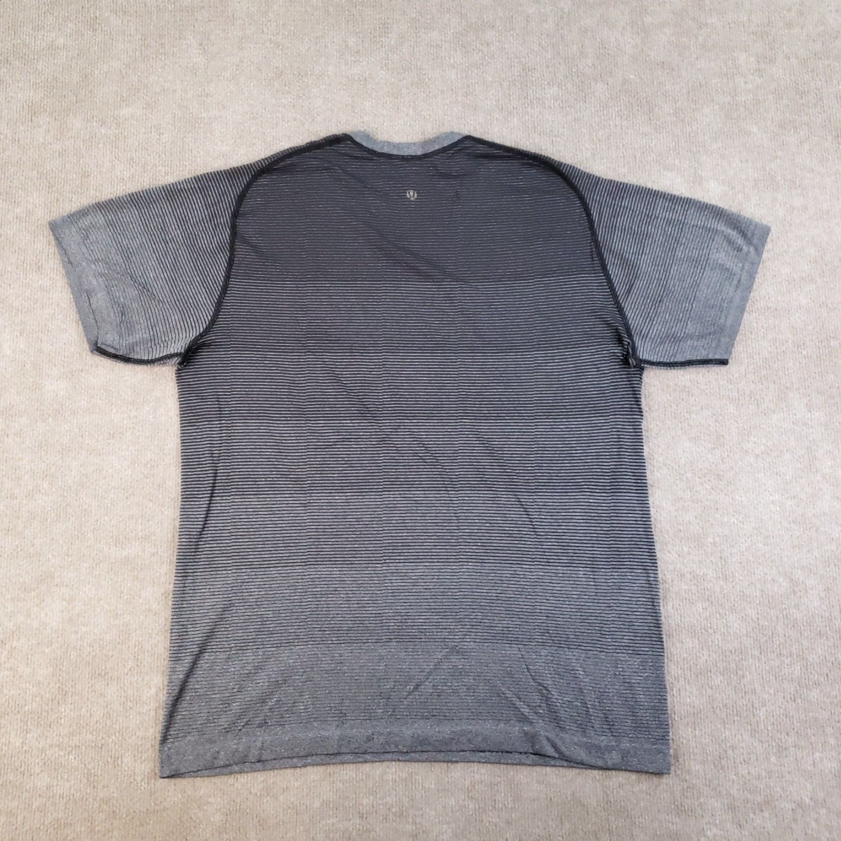 Lululemon Lululemon T-shirt Mens Large Gray Striped Crew Neck Wicking Gym Size US L / EU 52-54 / 3 - 7 Thumbnail