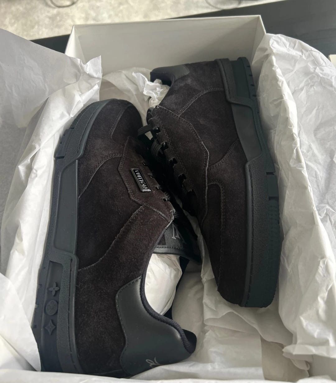 Louis Vuitton Louis Vuitton Uniform Sneakers - Black Suede. UK6. EU40 Size US 7 / EU 40 - 19 Thumbnail