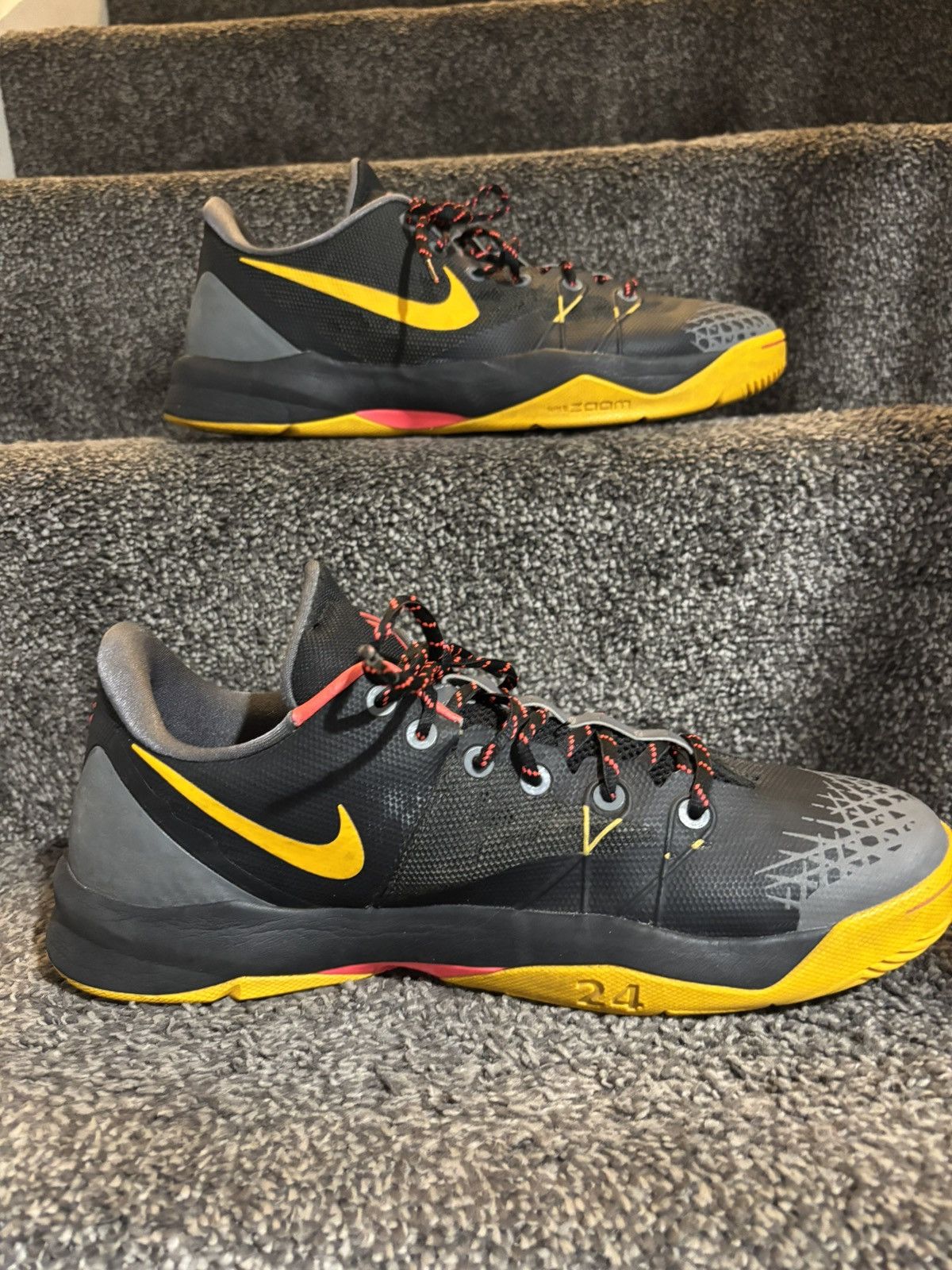 Nike Nike Zoom Kobe Bryant Venomenon 4 Bruce Lee Size US 12 / EU 45 - 3 Thumbnail