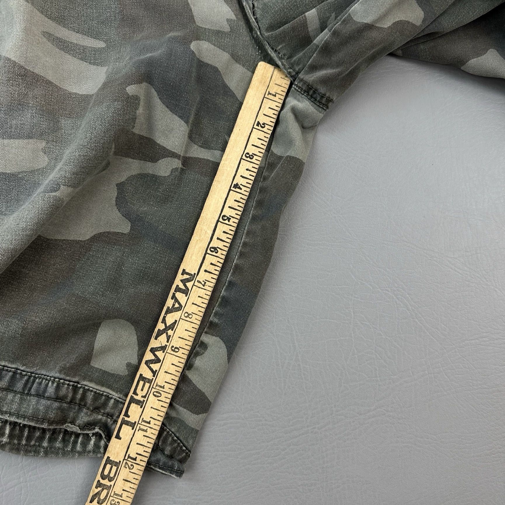 Vintage VINTAGE Plugg Shorts Mens 38 Woodland Camo Utility Cargo Skate Grunge Y2K Shorts Mens 38 Woodland Camo Utility Cargo Skate Grunge Y2K Size US 38 / EU 54 - 2 Thumbnail