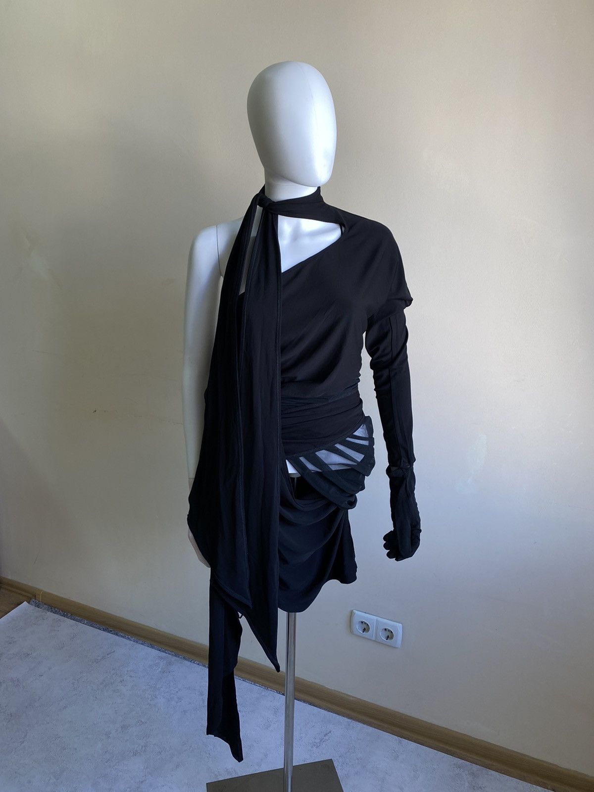 H&M × Mugler Mugler x H&M Knot-detail One-shoulder Black Dress Size XXL Size XXL / US 16-18 / IT 52-54 - 3 Thumbnail