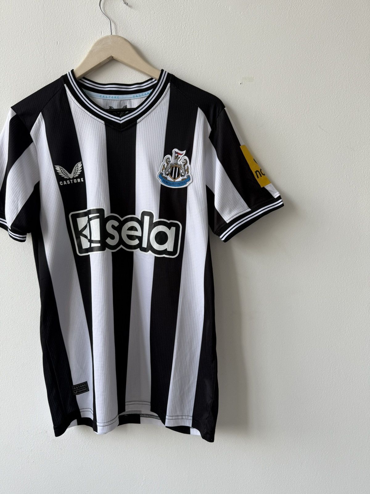 Castore Castore New Castle United 2023/2024 Home Jersey Size US M / EU 48-50 / 2 - 3 Thumbnail
