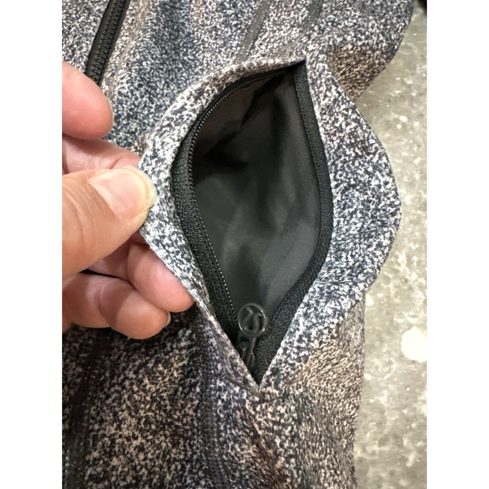Lululemon VINTAGE Lululemon Daily Practice Jacket Hoodie Hooded Full Zip Rio Mist Deep Coal Women 6 Grey Jacket Size M / US 6-8 / IT 42-44 - 6 Thumbnail