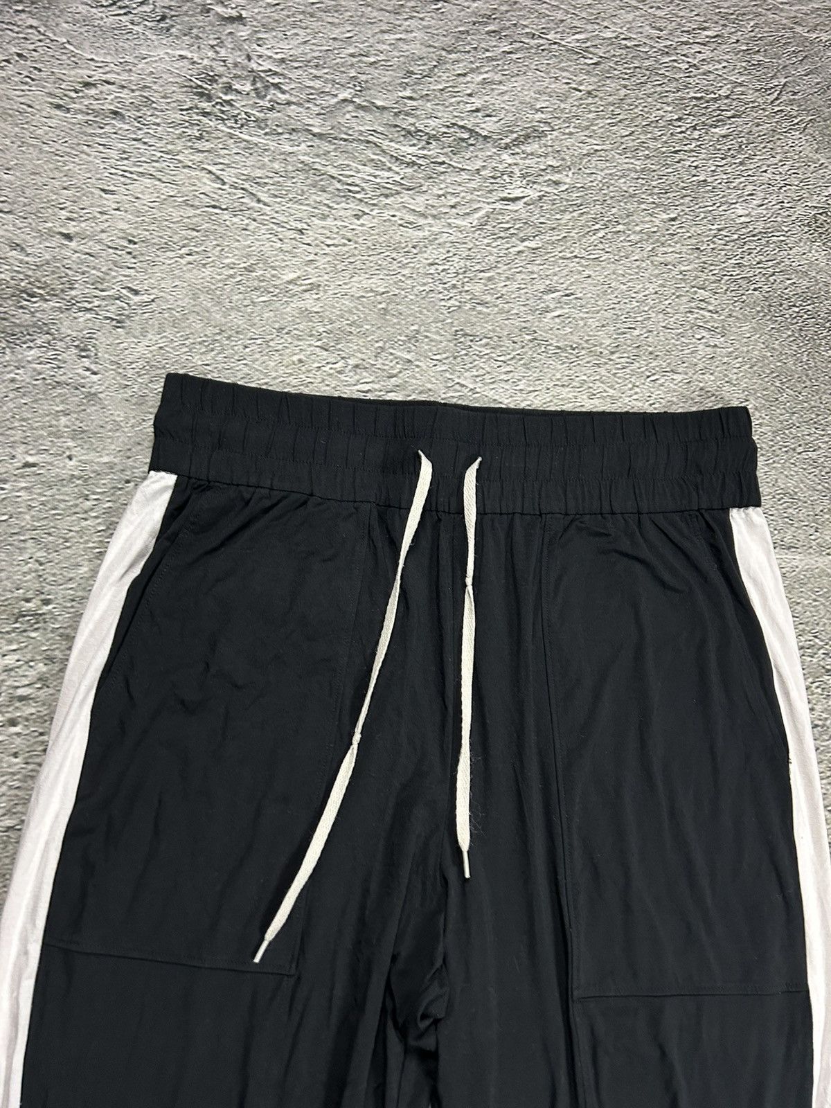 Helmut Lang Helmut Lang sweat pants black and white Size US 32 / EU 48 - 2 Thumbnail