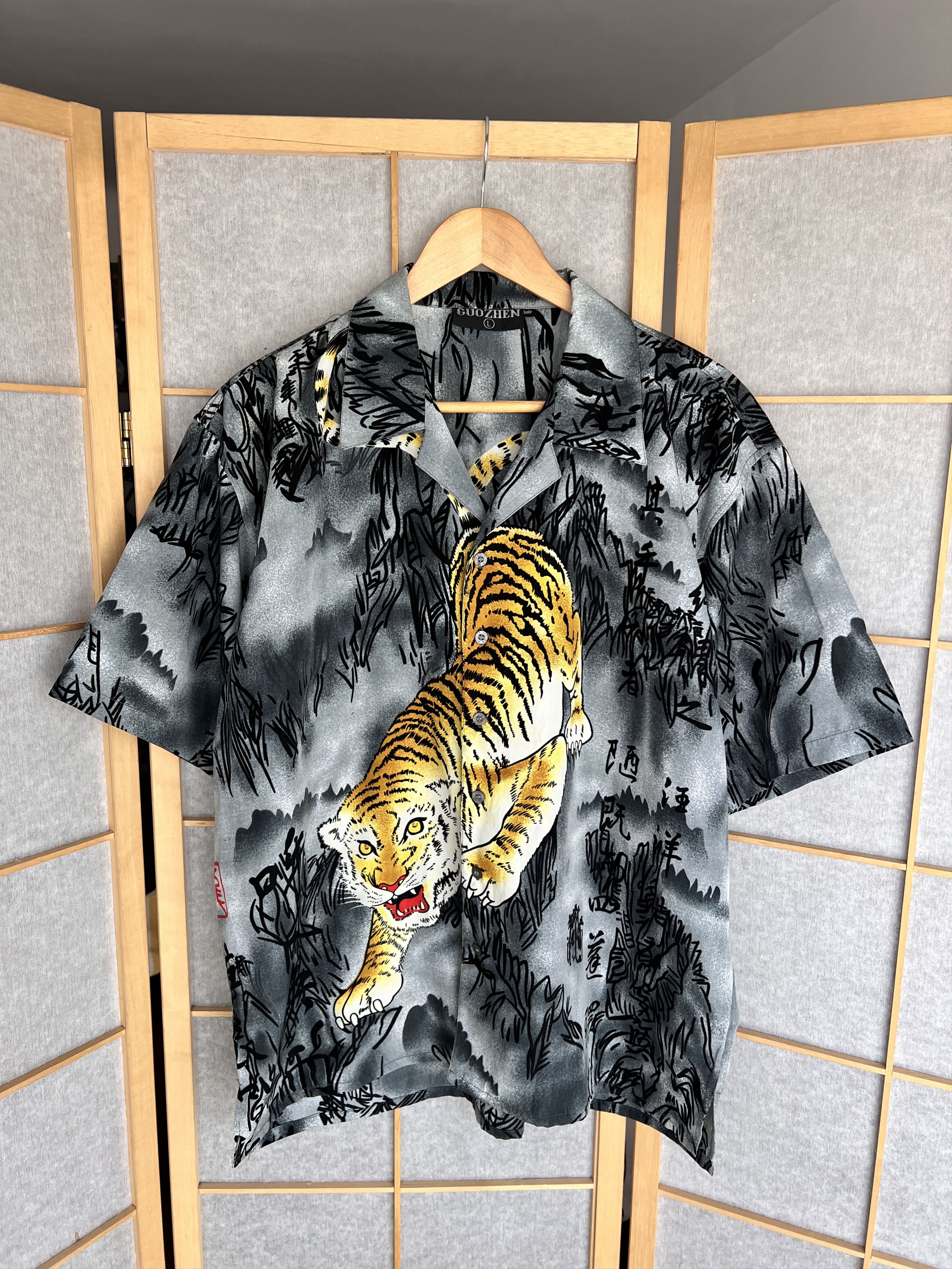 Japanese Brand Crazy! Japanese tiger vintage 2000s Hawaiian shirt printed Size US L / EU 52-54 / 3 - 1 Thumbnail