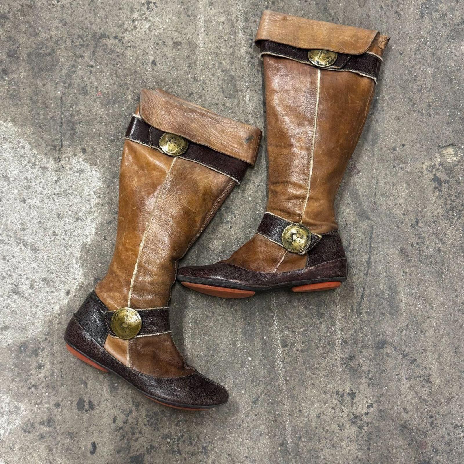 Other Vintage Regard Two-Tone Leather Medallion Boots Size US 7 / IT 37 - 1 Thumbnail