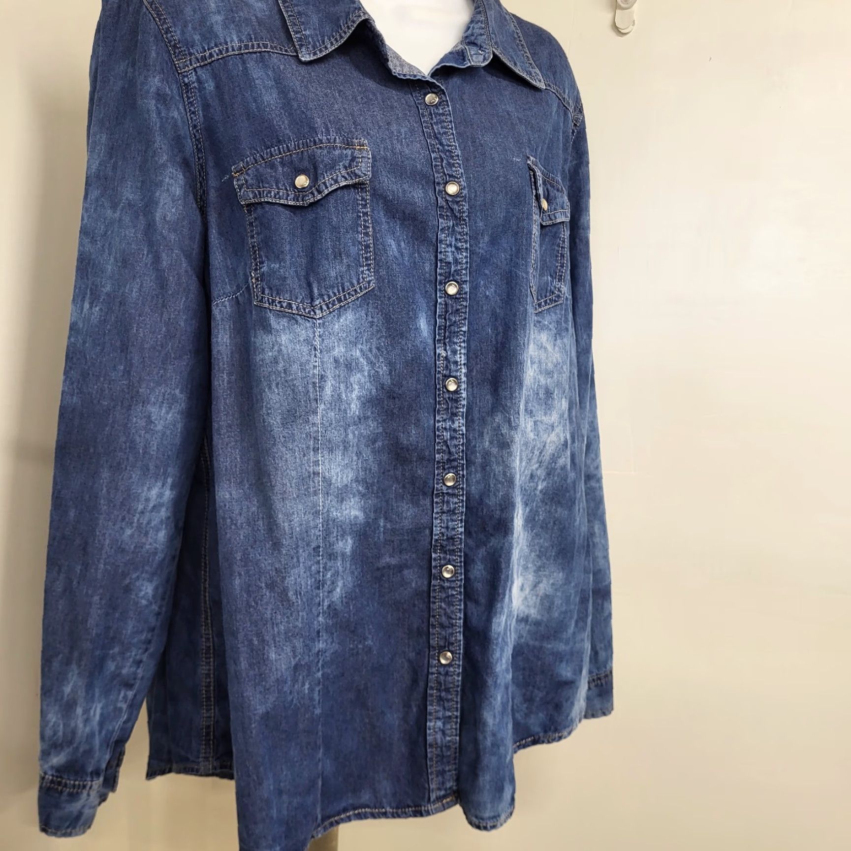 Vintage YMI Jean Shirt Women's 2X Blue Top 100% Cotton Snap Long Sleeve Distressed Blouse Shirt Men? Wait. No extra text. Size XXL / US 16-18 / IT 52-54 - 3 Thumbnail