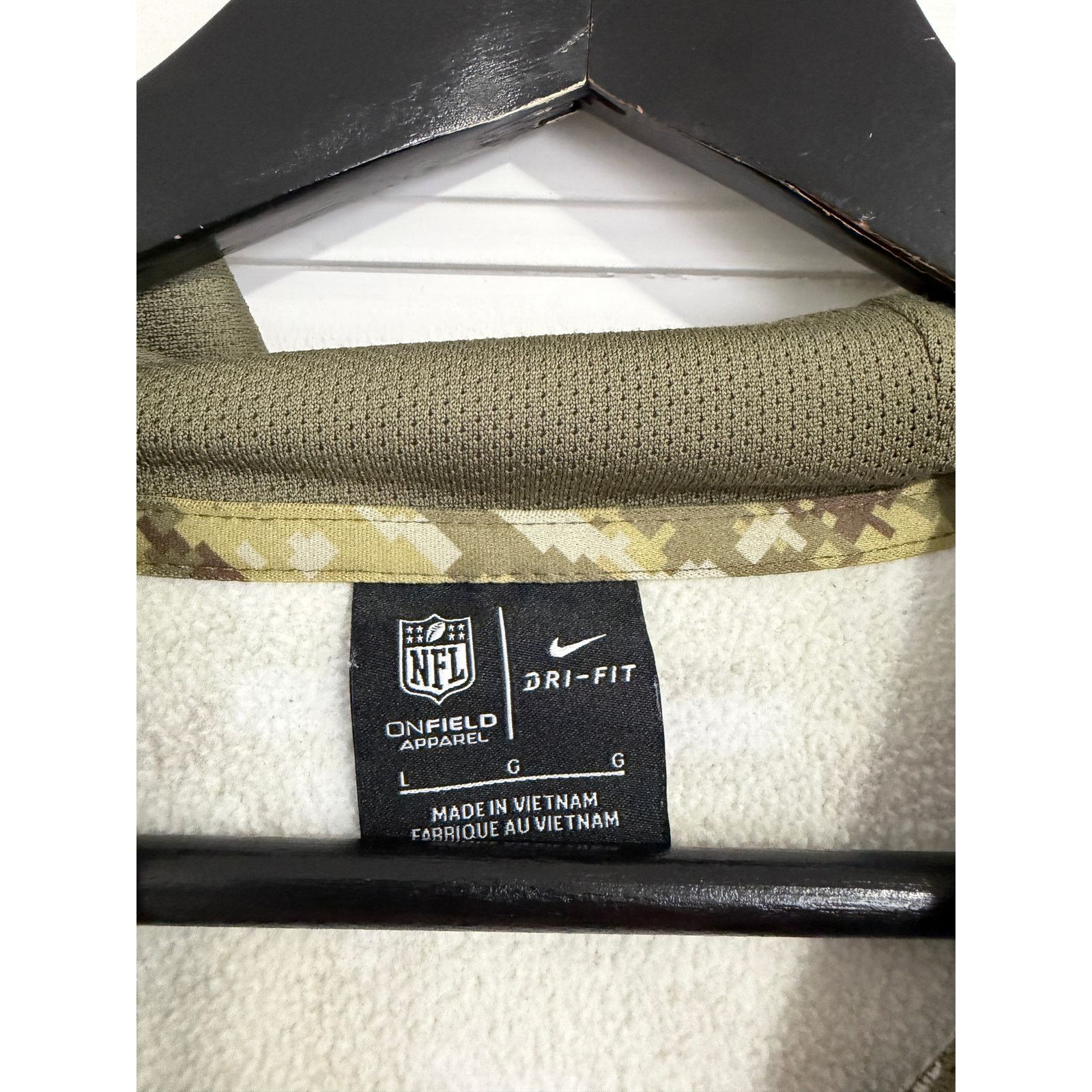 Nike Tennessee Titans Nike Salute to Service Camo Hoodie Size L Size US L / EU 52-54 / 3 - 5 Thumbnail