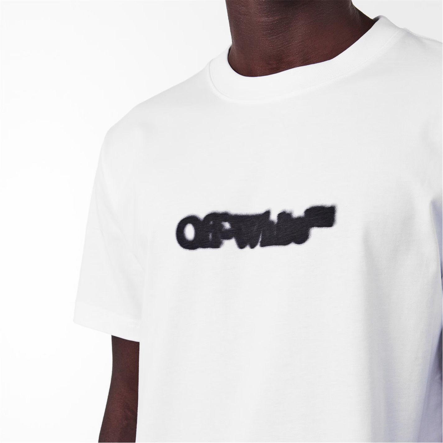 Off-White o1g2r1mq0226 Spray Arrow Arrow Logo Print T-Shirt In White Size US L / EU 52-54 / 3 - 5 Thumbnail