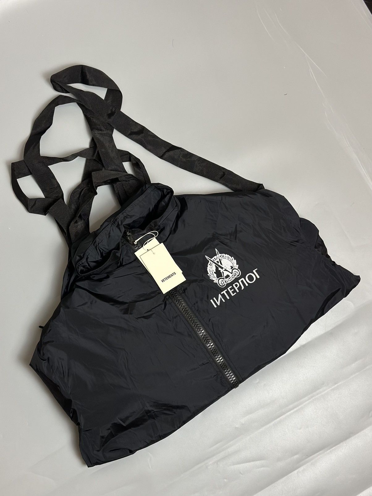 Vetements Vetements FW19 Interpool Bondage Jacket/Convertible to bag Size US M / EU 48-50 / 2 - 7 Thumbnail