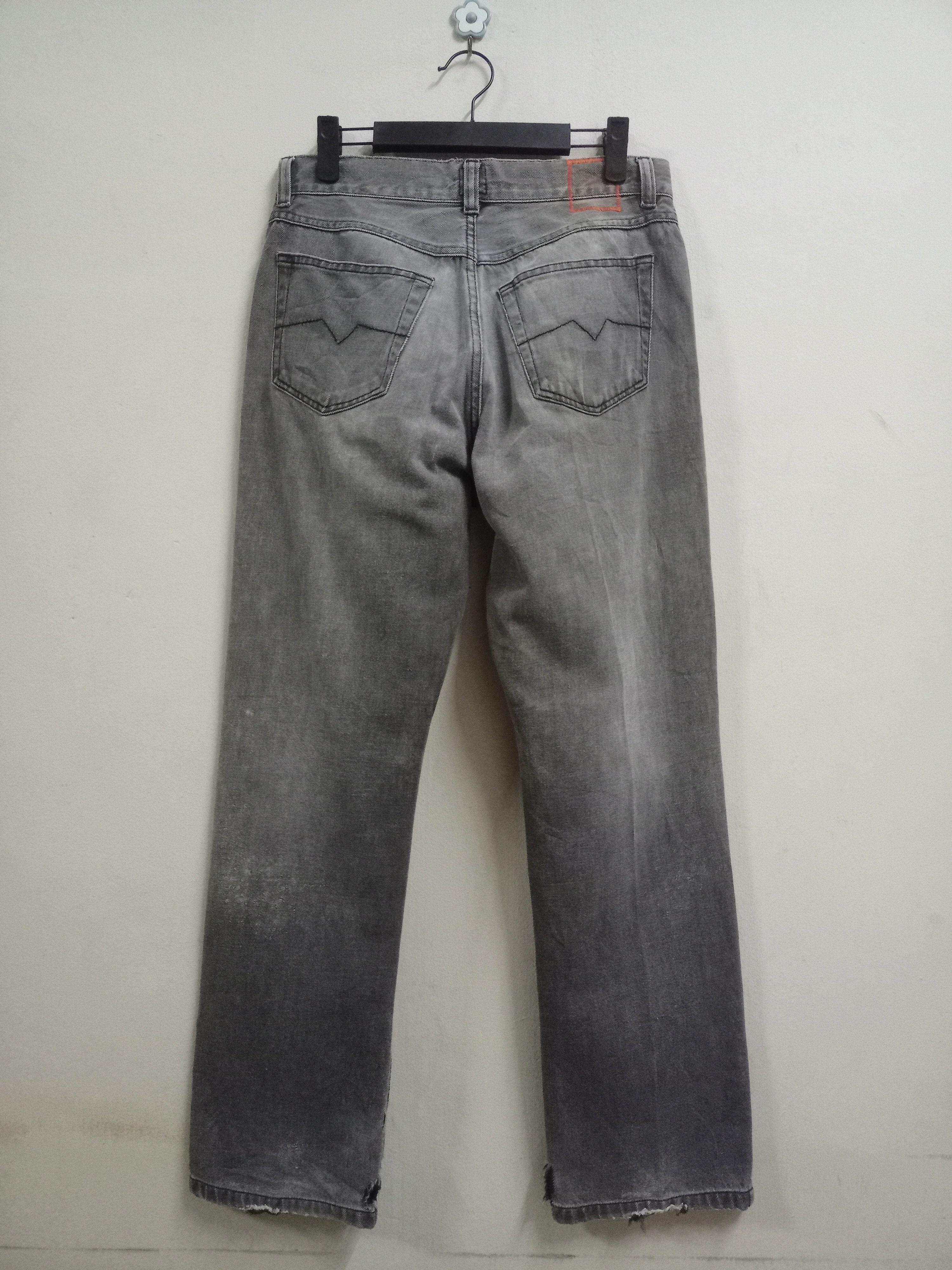 Hugo × Hugo Boss Vintage Hugo Boss Distressed Loose Jeans 30x29 Size US 30 / EU 46 - 2 Thumbnail
