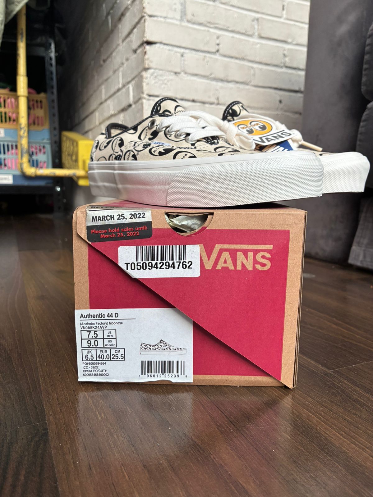 Vans Vans Authentic 44 DX Mooneyes Anaheim Factory White Size US 7.5 / EU 40-41 - 4 Thumbnail