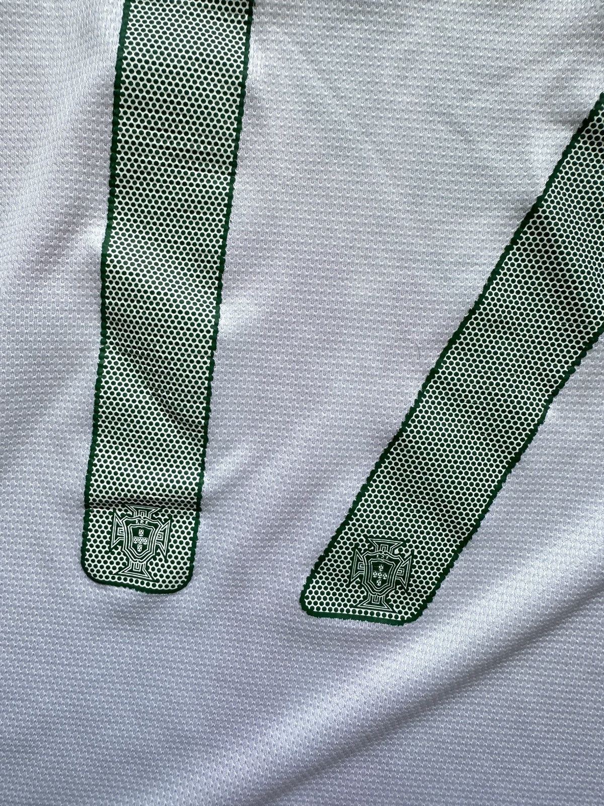 Nike 2012 Nike Portugal Euro Luis Nani #17 Vintage Soccer Jersey Size US M / EU 48-50 / 2 - 19 Thumbnail