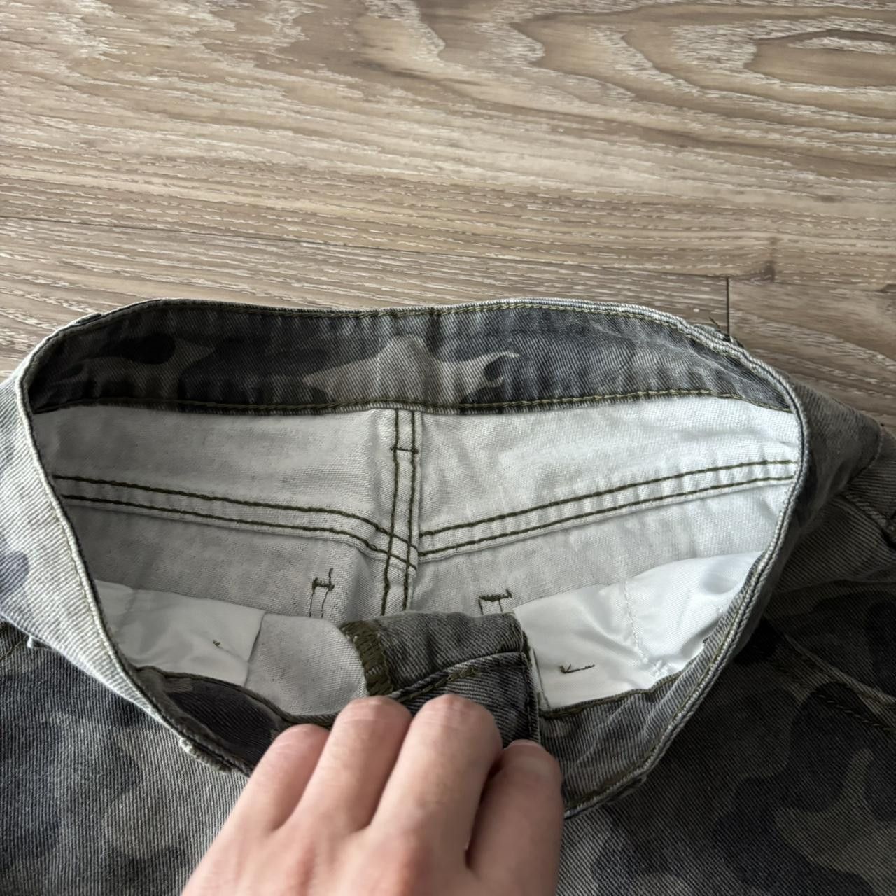 Japanese Brand Crazy Vintage Y2K/2000s Camo Skater Cargo Pants! 26x25 Size US 26 / EU 42 - 7 Thumbnail