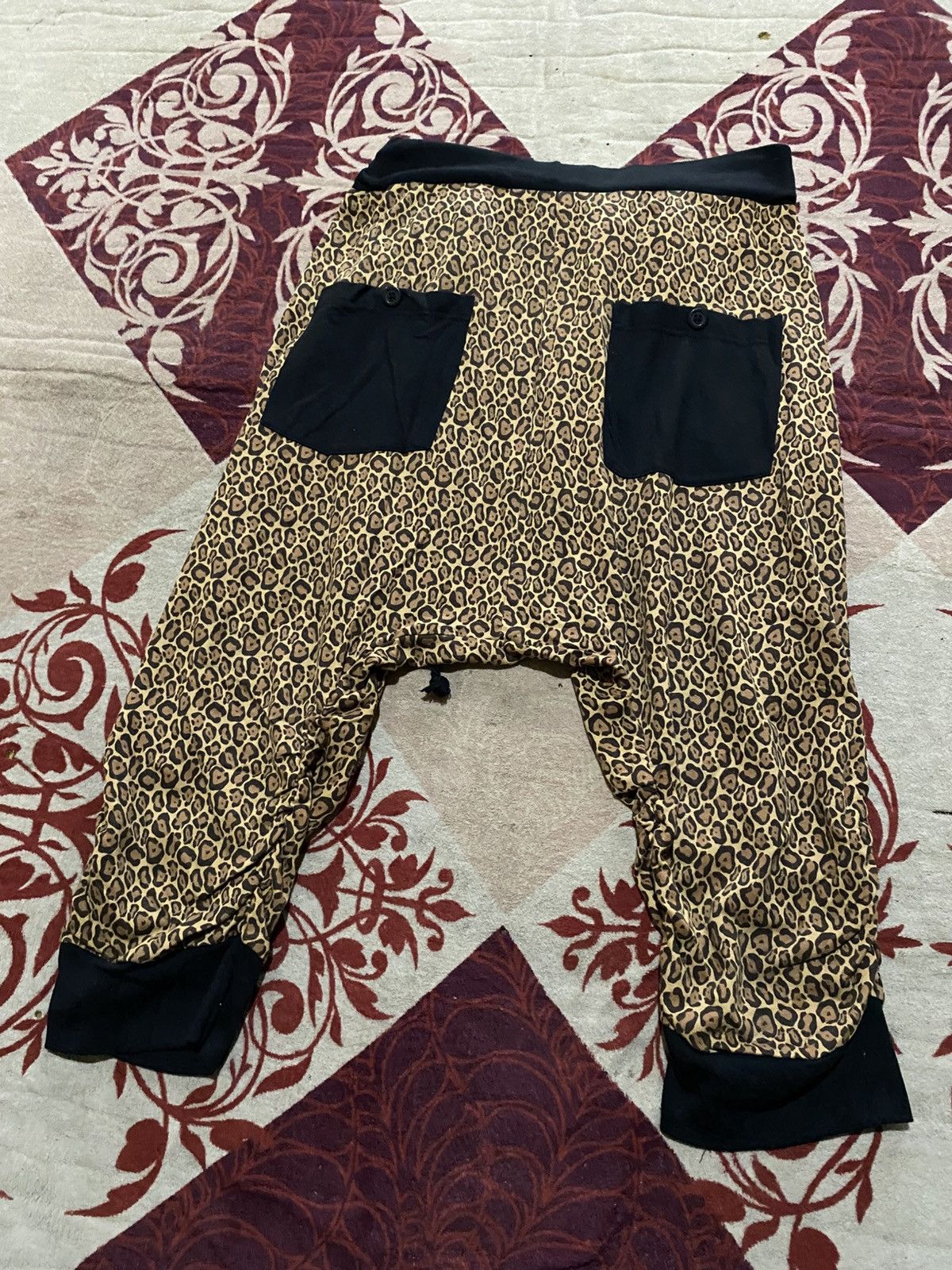 Japanese Brand 2000s Slippin And Slidin Drop Crotch Leopard Pants Size US 33 - 11 Thumbnail