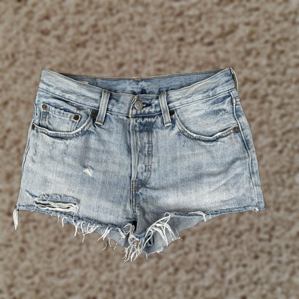Levi's Levi's Premium 501 Short Women 26 Light Wash Button Fly Distressed Raw Hem Big E Size 26" / US 2 / IT 38 - 1 Thumbnail